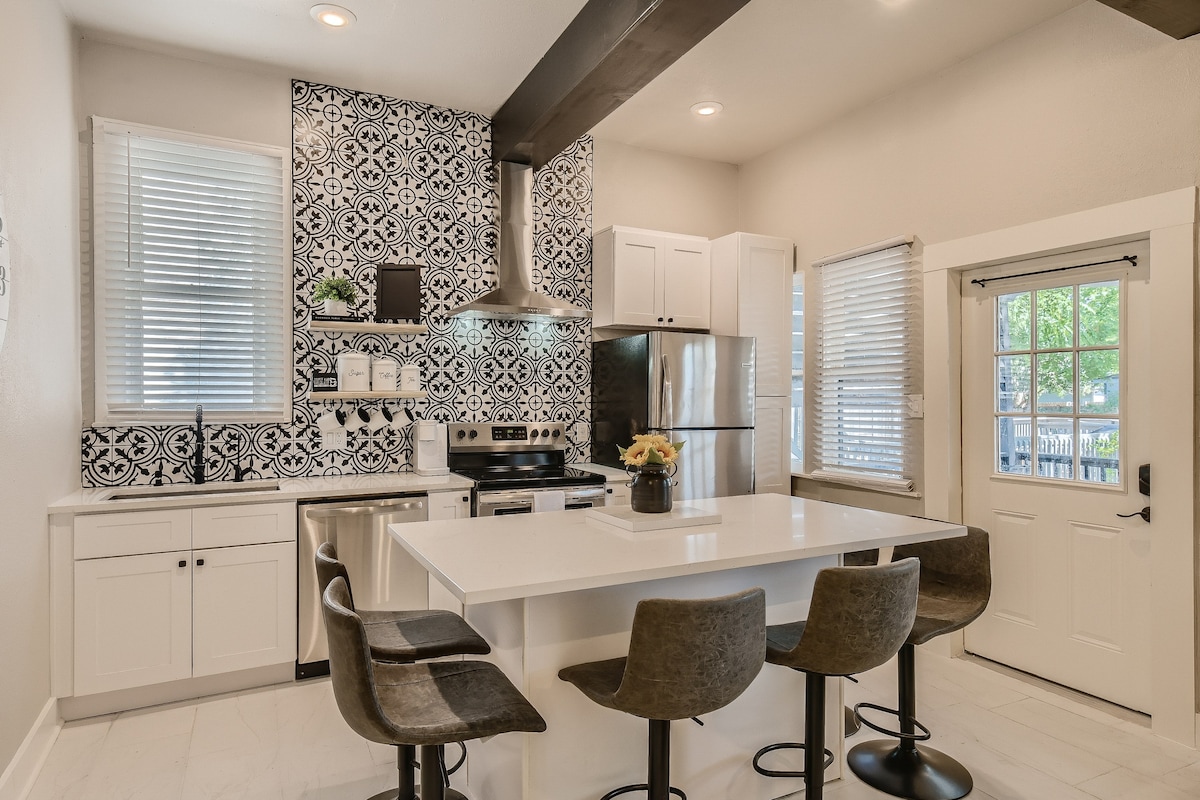 Kitchen Bar with Quartz Counter Tops.