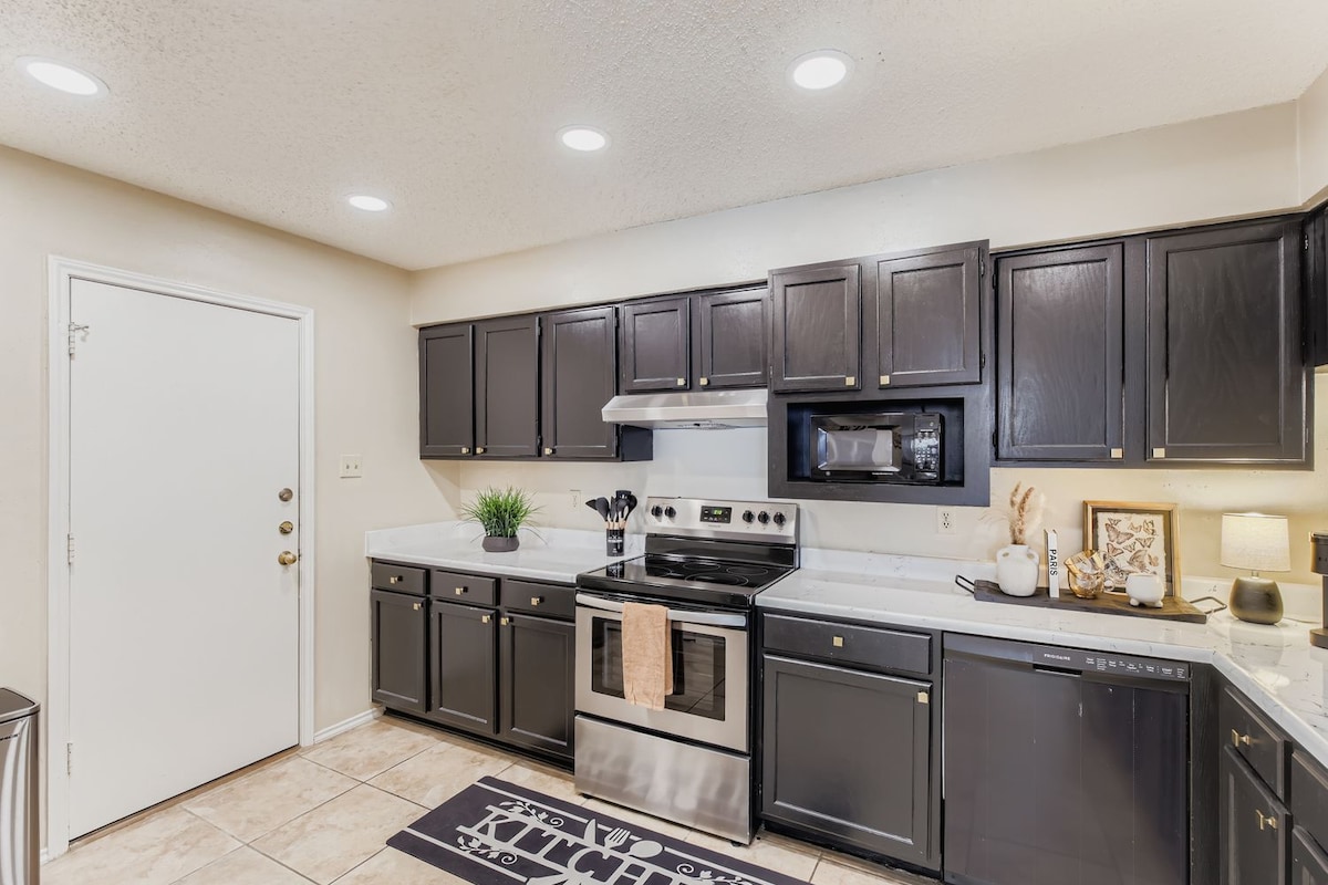 the-mocha-beauty-townhome-w1-car-garage-nw-sa/