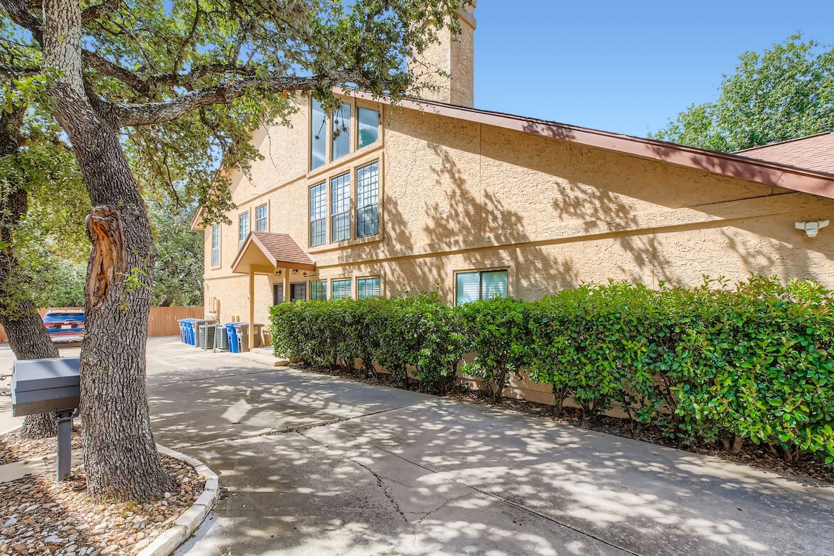 the-mocha-beauty-townhome-w1-car-garage-nw-sa/