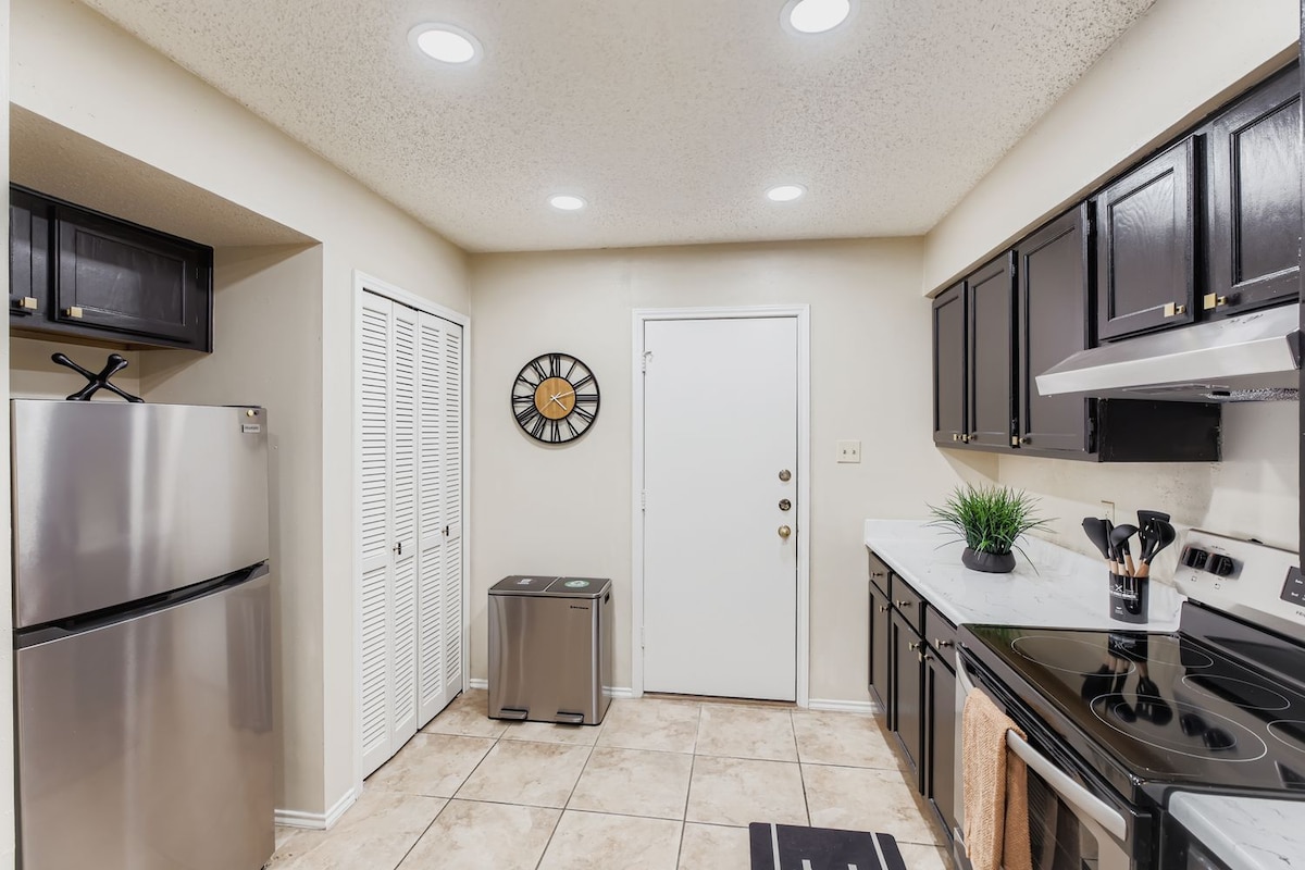 the-mocha-beauty-townhome-w1-car-garage-nw-sa/