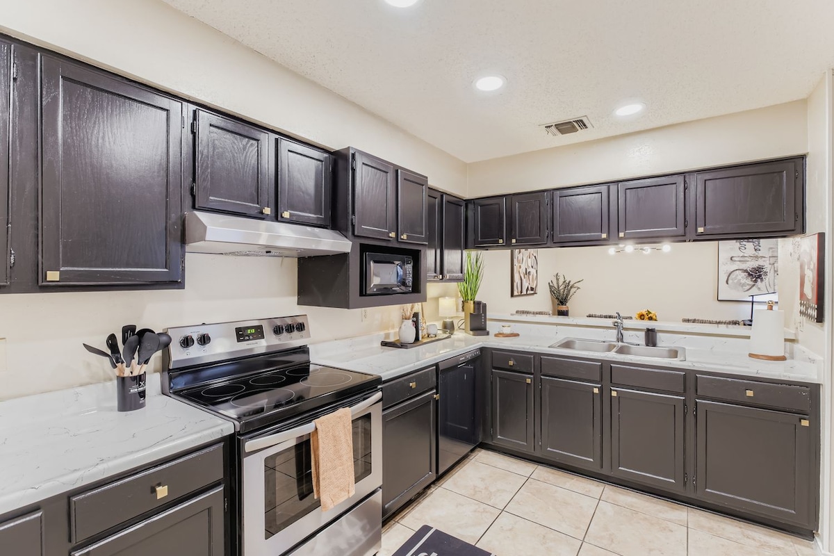 the-mocha-beauty-townhome-w1-car-garage-nw-sa/