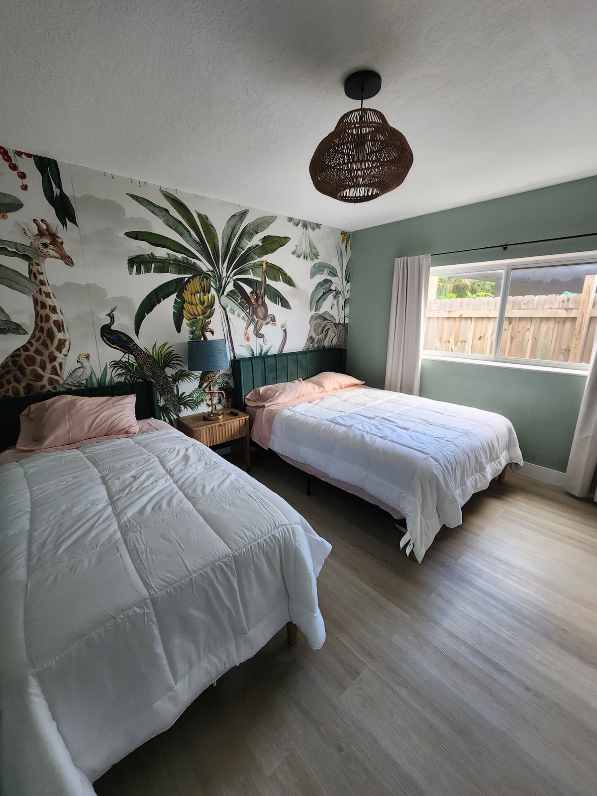 palm-and-plunder:-a-posh-pirate-retreat/