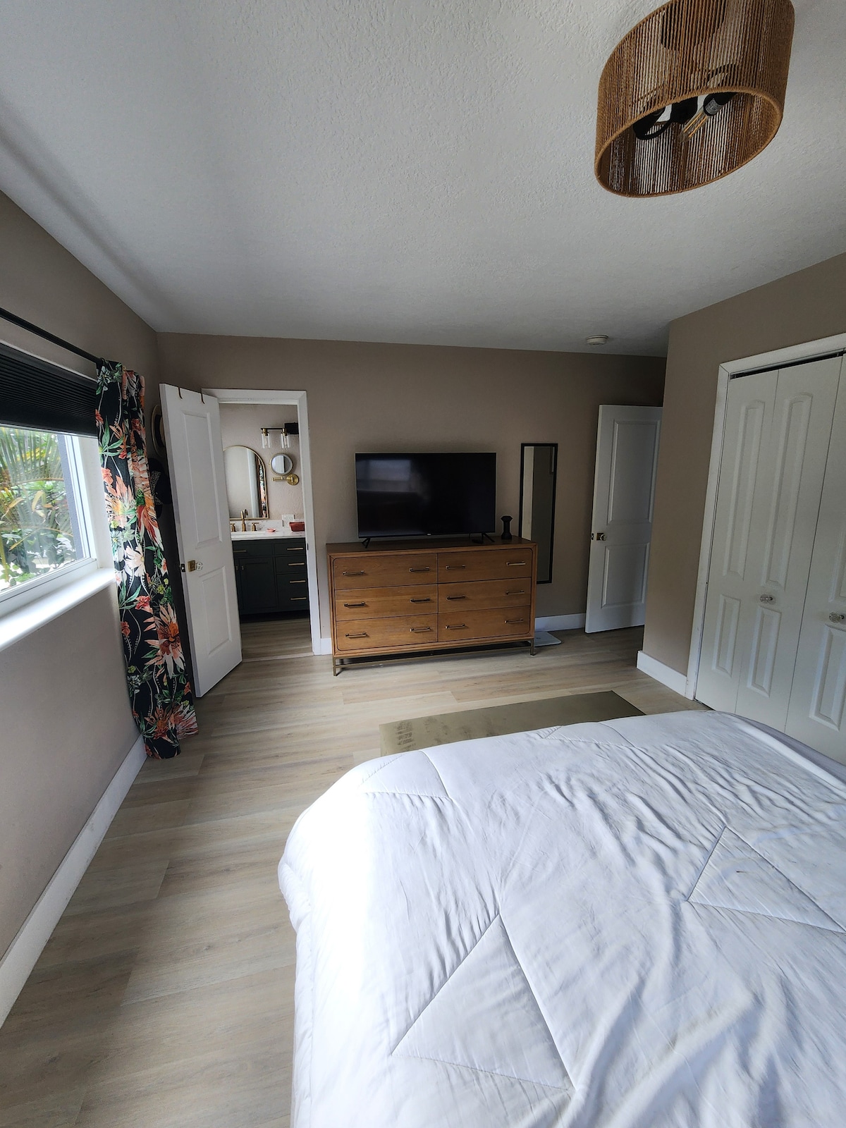 palm-and-plunder:-a-posh-pirate-retreat/