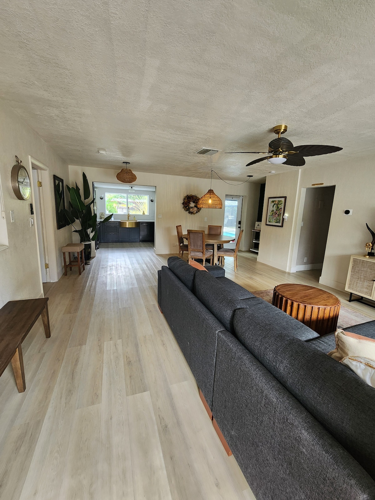 palm-and-plunder:-a-posh-pirate-retreat/