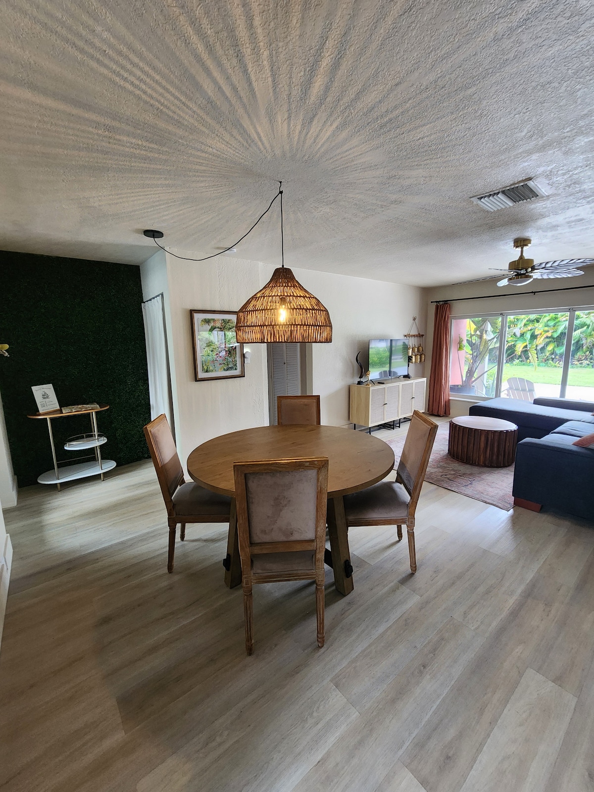 palm-and-plunder:-a-posh-pirate-retreat/