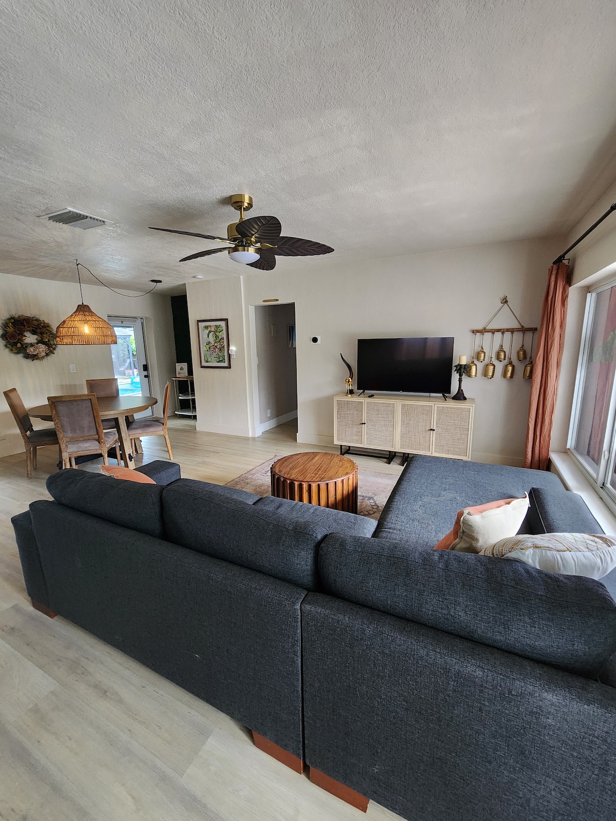 palm-and-plunder:-a-posh-pirate-retreat/