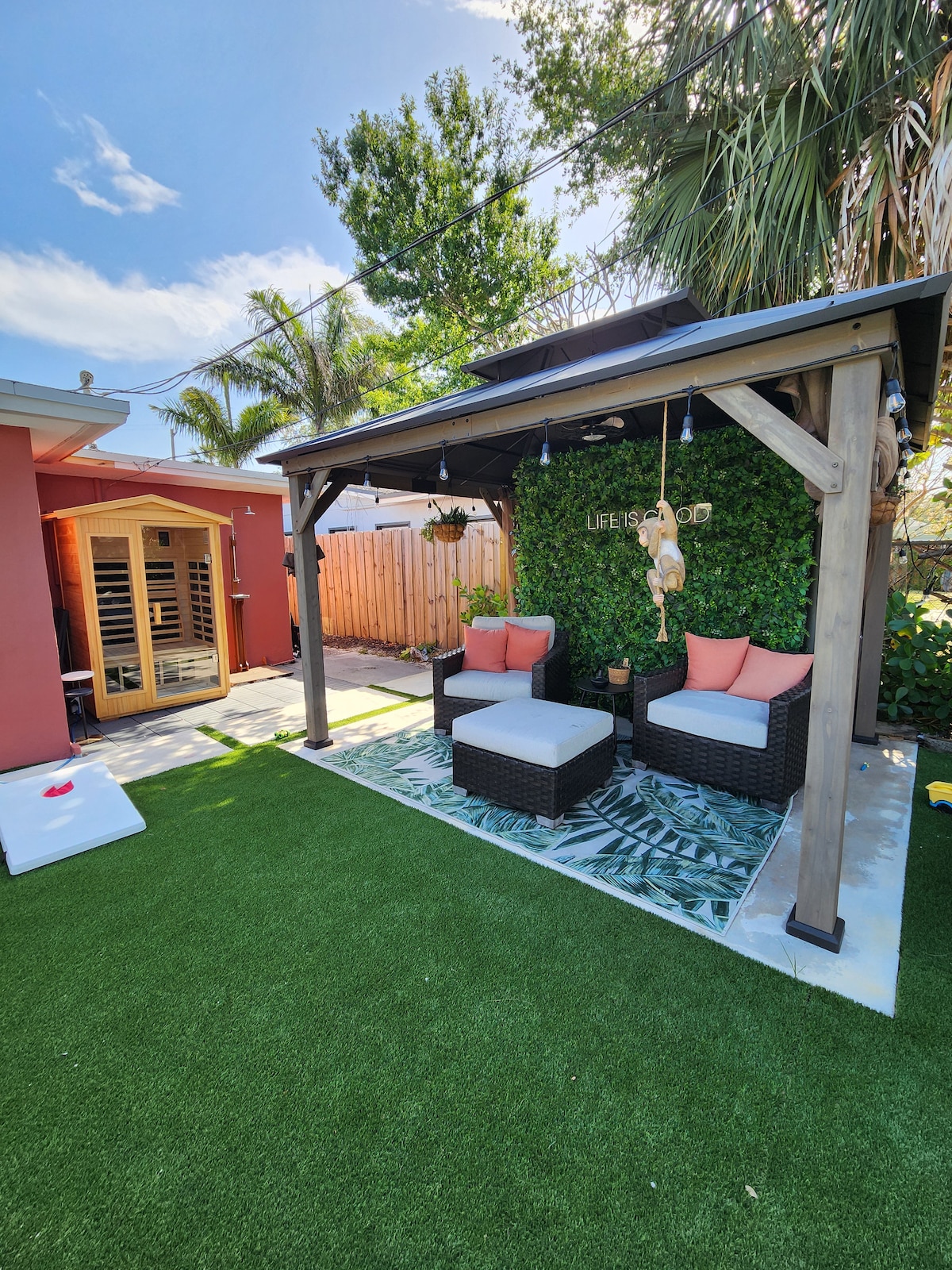 palm-and-plunder:-a-posh-pirate-retreat/