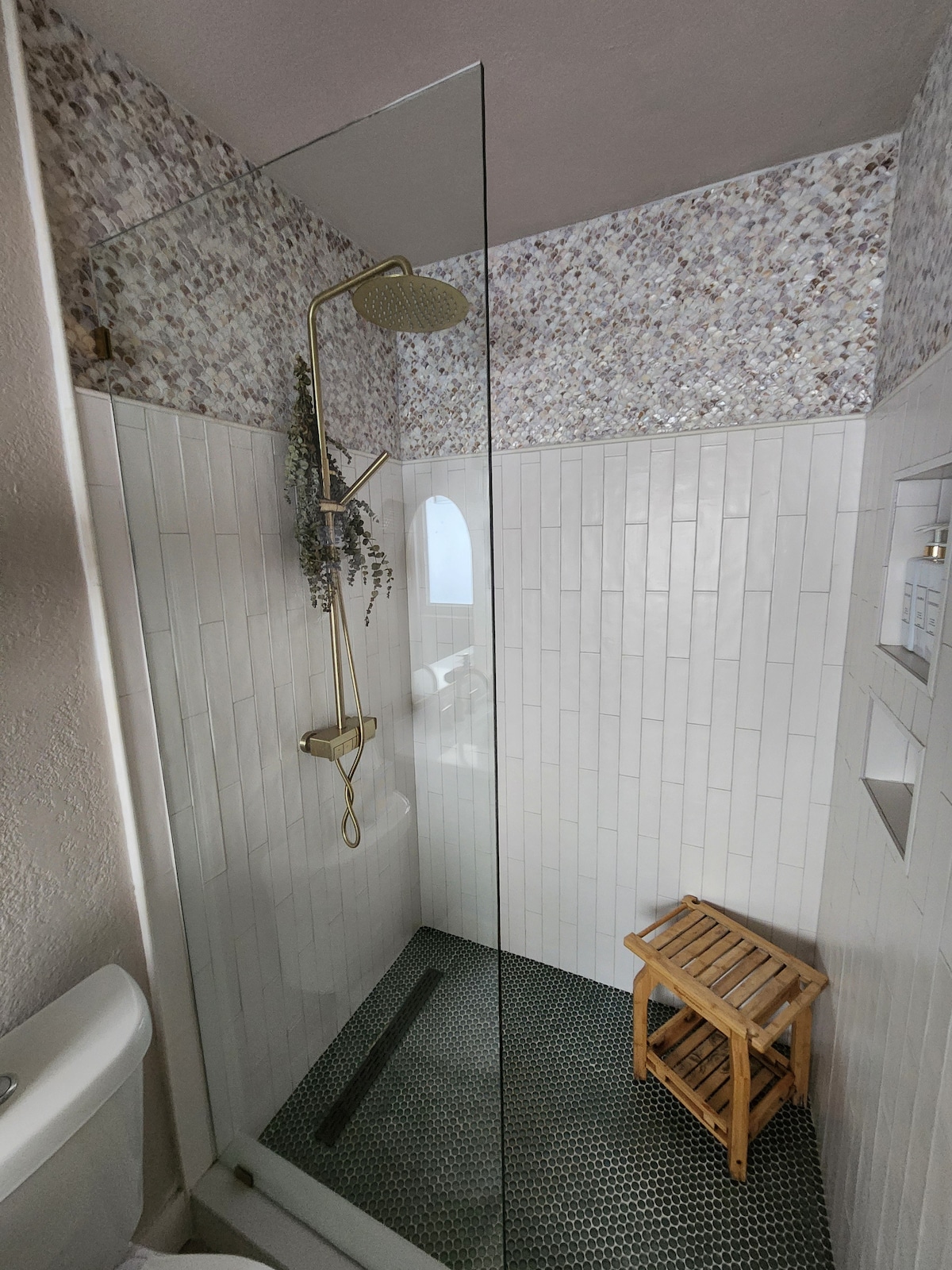 palm-and-plunder:-a-posh-pirate-retreat/