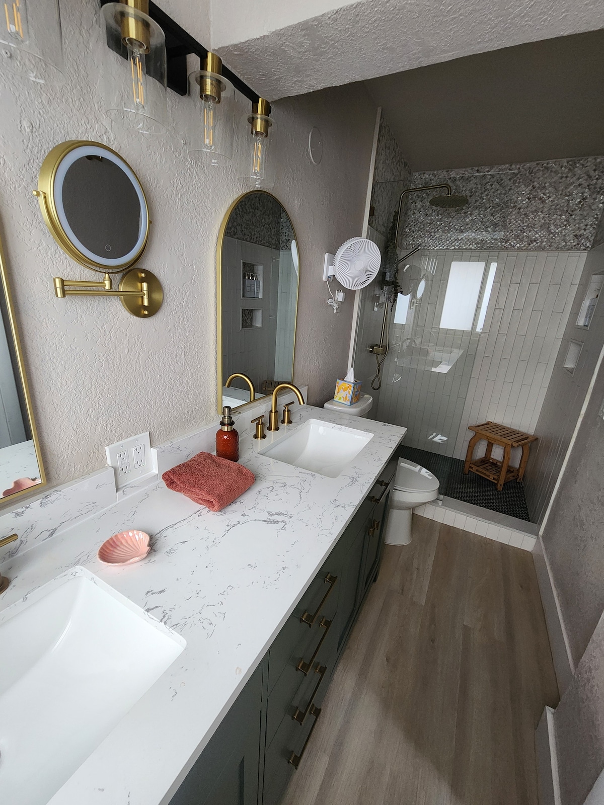 palm-and-plunder:-a-posh-pirate-retreat/