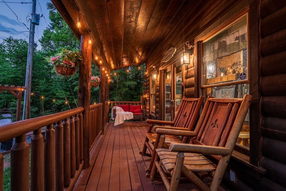 Private Cabin w/Game Room, Hot Tub, 2 King Beds image 1