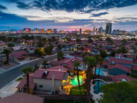 Strip-side Villa: Pool, Mini Golf, Casino games