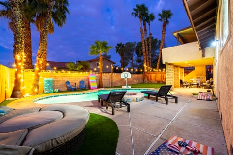 Strip-side Villa: Pool, Mini Golf, Casino games