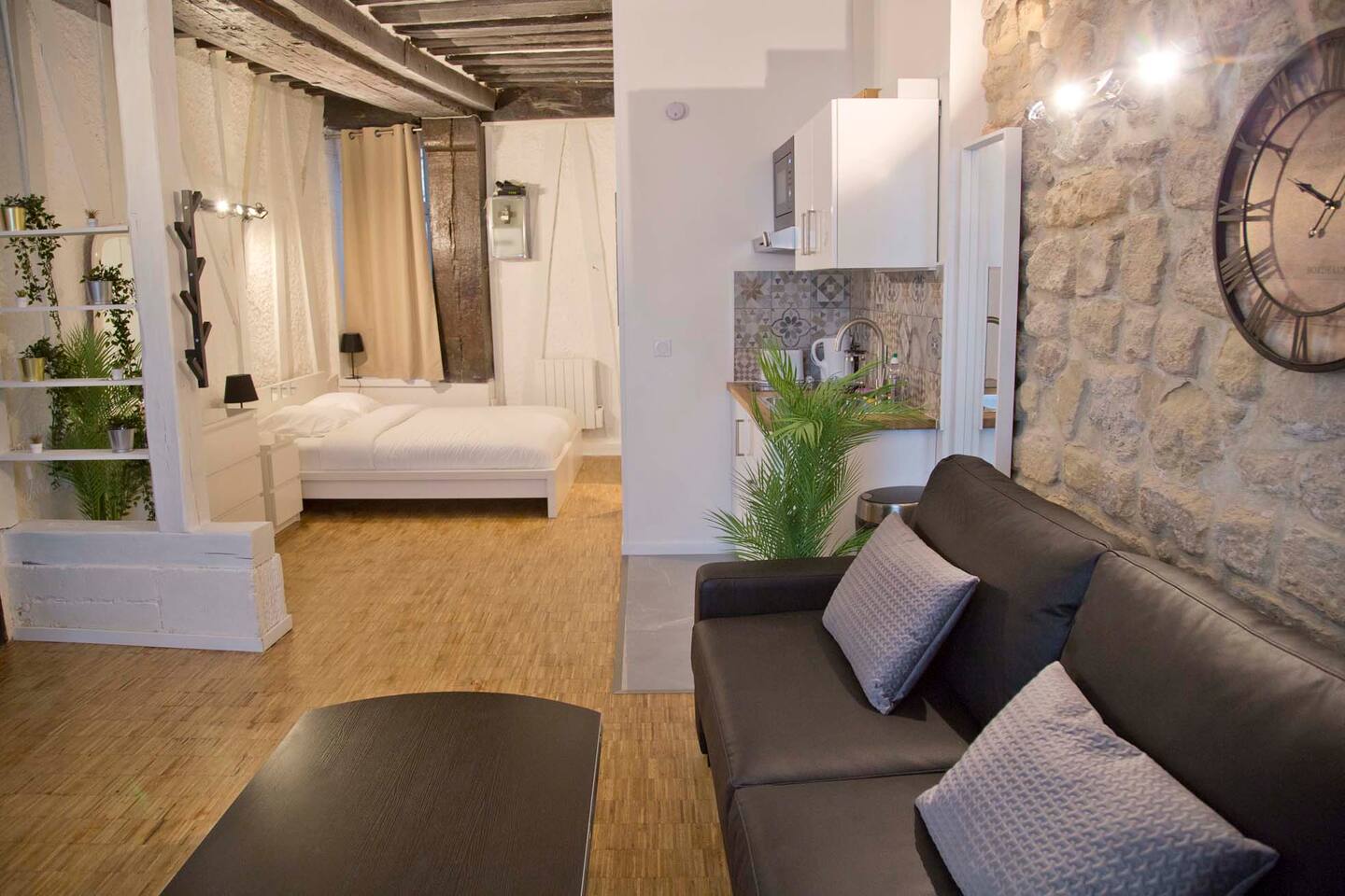 Valentine - Authentic Design Large Studio Notre-Dame Seine Walk