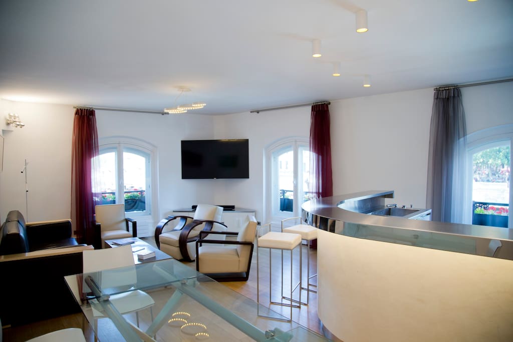 Apolline - Luxury 3BR Suite Quai Saint-Michel Cathedral Views