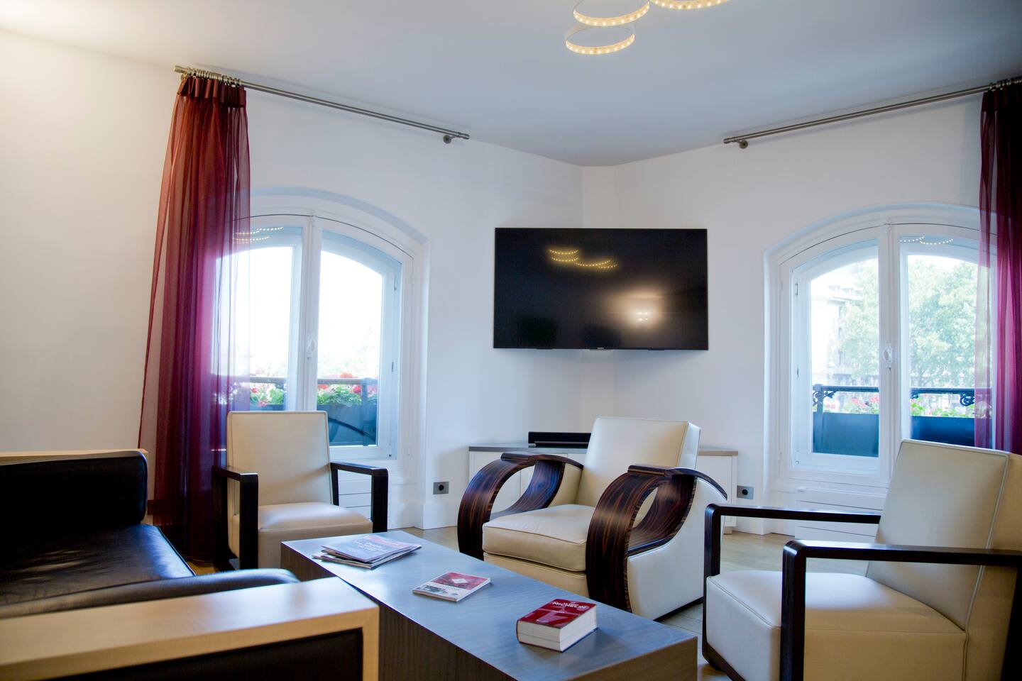 Apolline - Luxury 3BR Suite Quai Saint-Michel Cathedral Views