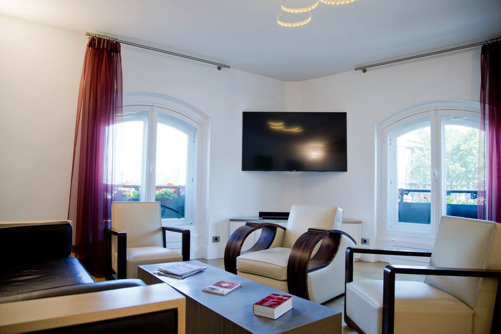 Apolline - Luxury 3BR Suite Quai Saint-Michel Cathedral Views