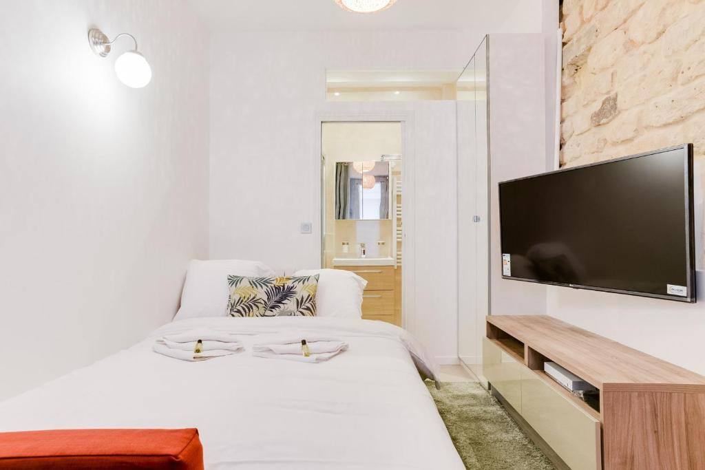 Studio near Le Moulin Rouge and Montmartre