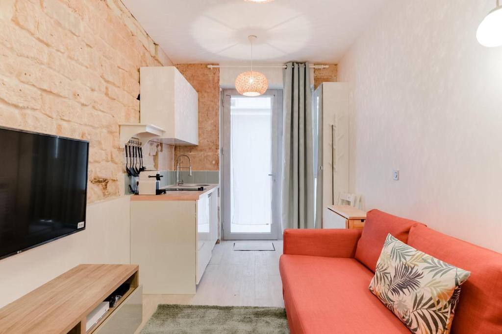 Studio near Le Moulin Rouge and Montmartre