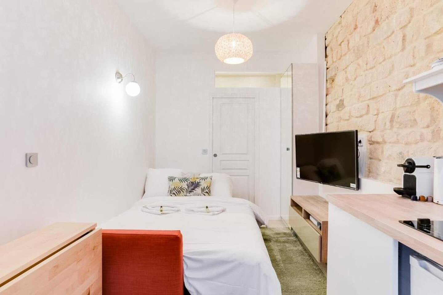 Studio near Le Moulin Rouge and Montmartre