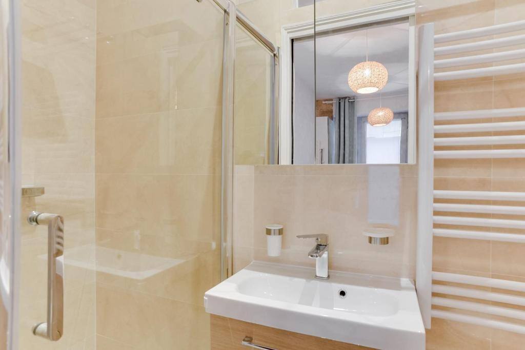 Studio near Le Moulin Rouge and Montmartre