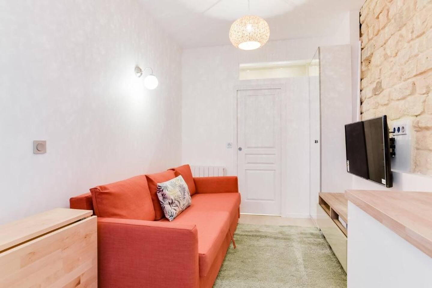 Studio near Le Moulin Rouge and Montmartre