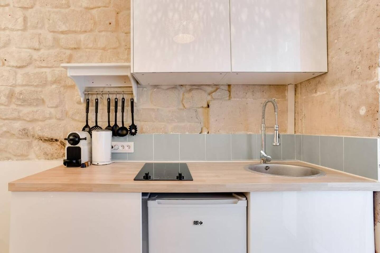 Studio near Le Moulin Rouge and Montmartre