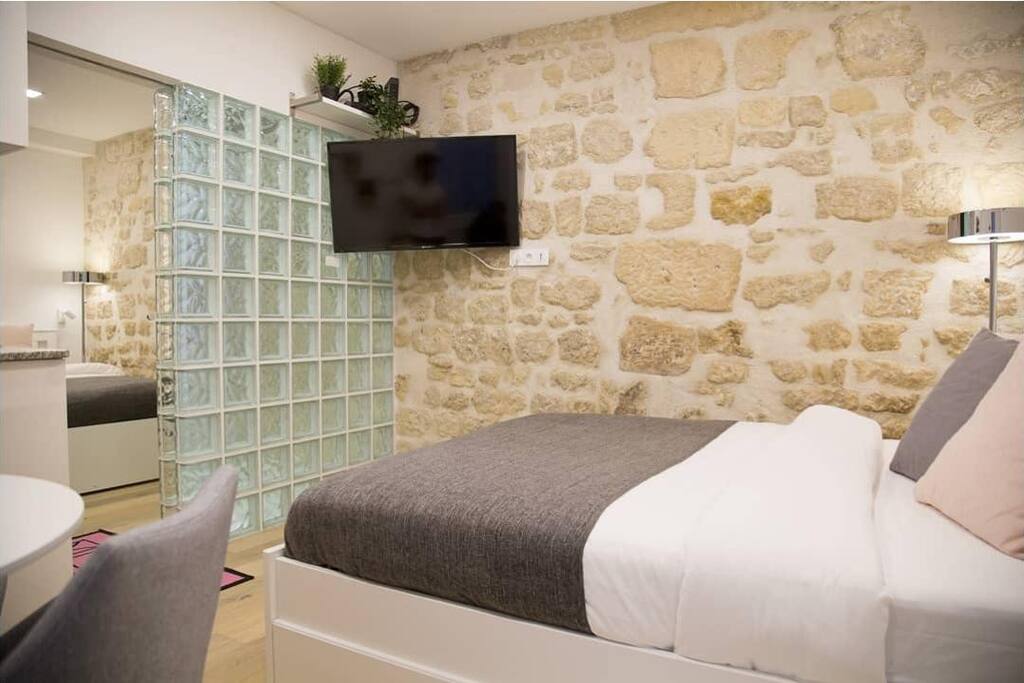 Mathilde - Authentic Studio Saint-Germain Seine Walk