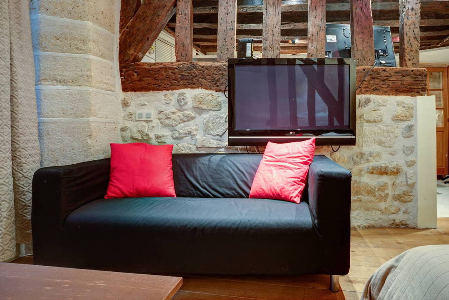 Amélie - Authentic 2BR Saint-André des Arts Historic Courtyard