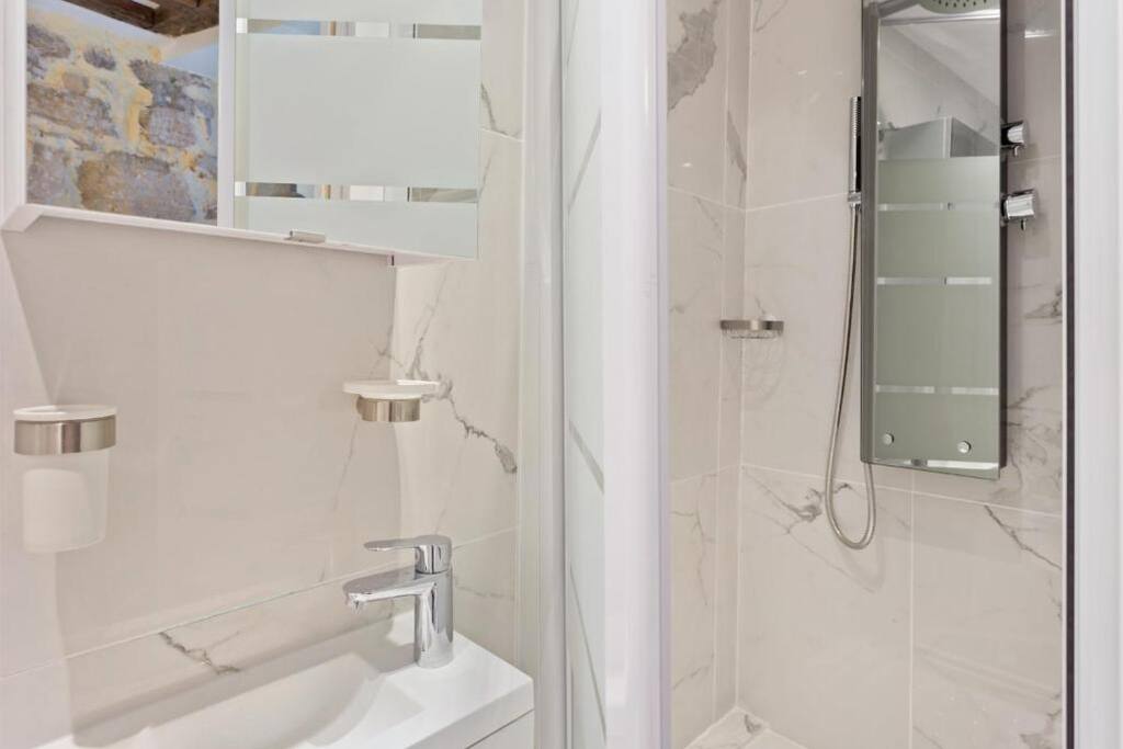 Lou - Stylish Studio Montorgueil Historic Heights