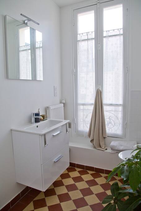 Authentic apt in the Marais