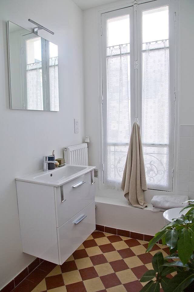 Authentic apt in the Marais