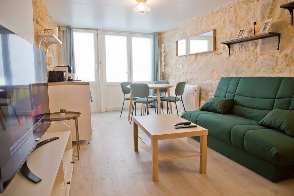 Isaure - Stylish Studio Sorbonne District