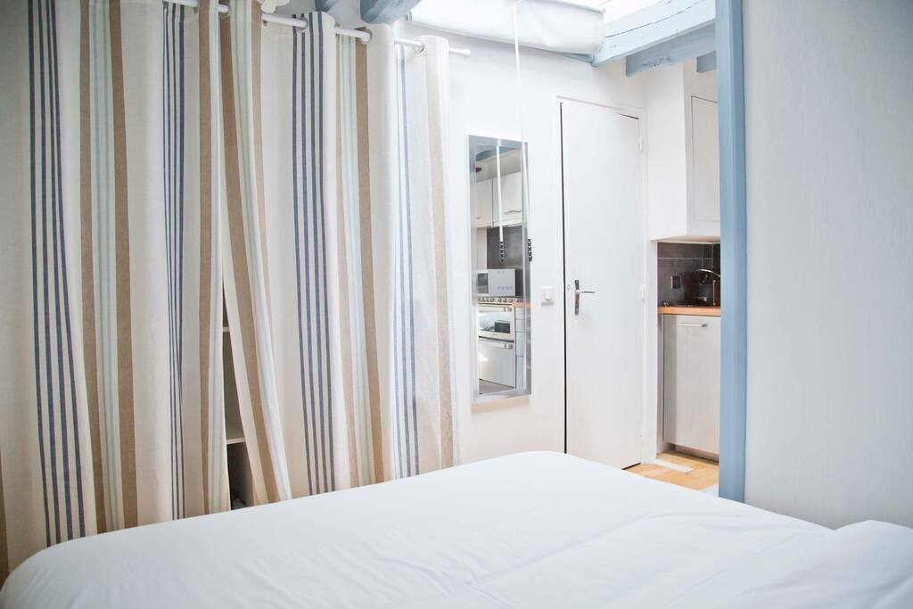 Tour Eiffel view, Top Floor Apt Marais Vosges 1m+