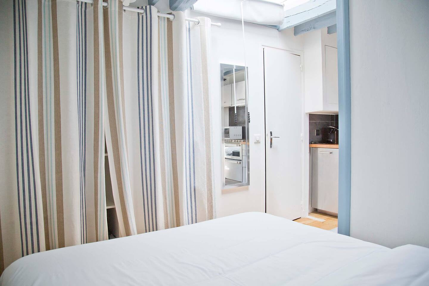 Tour Eiffel view, Top Floor Apt Marais Vosges 1m+