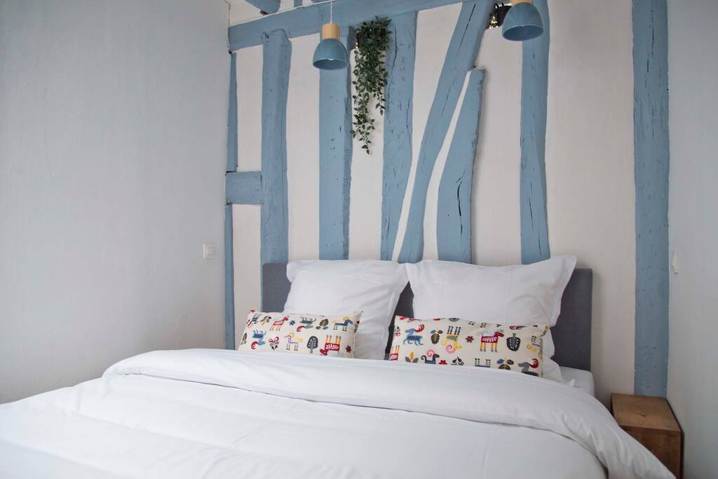 Tour Eiffel view, Top Floor Apt Marais Vosges 1m+