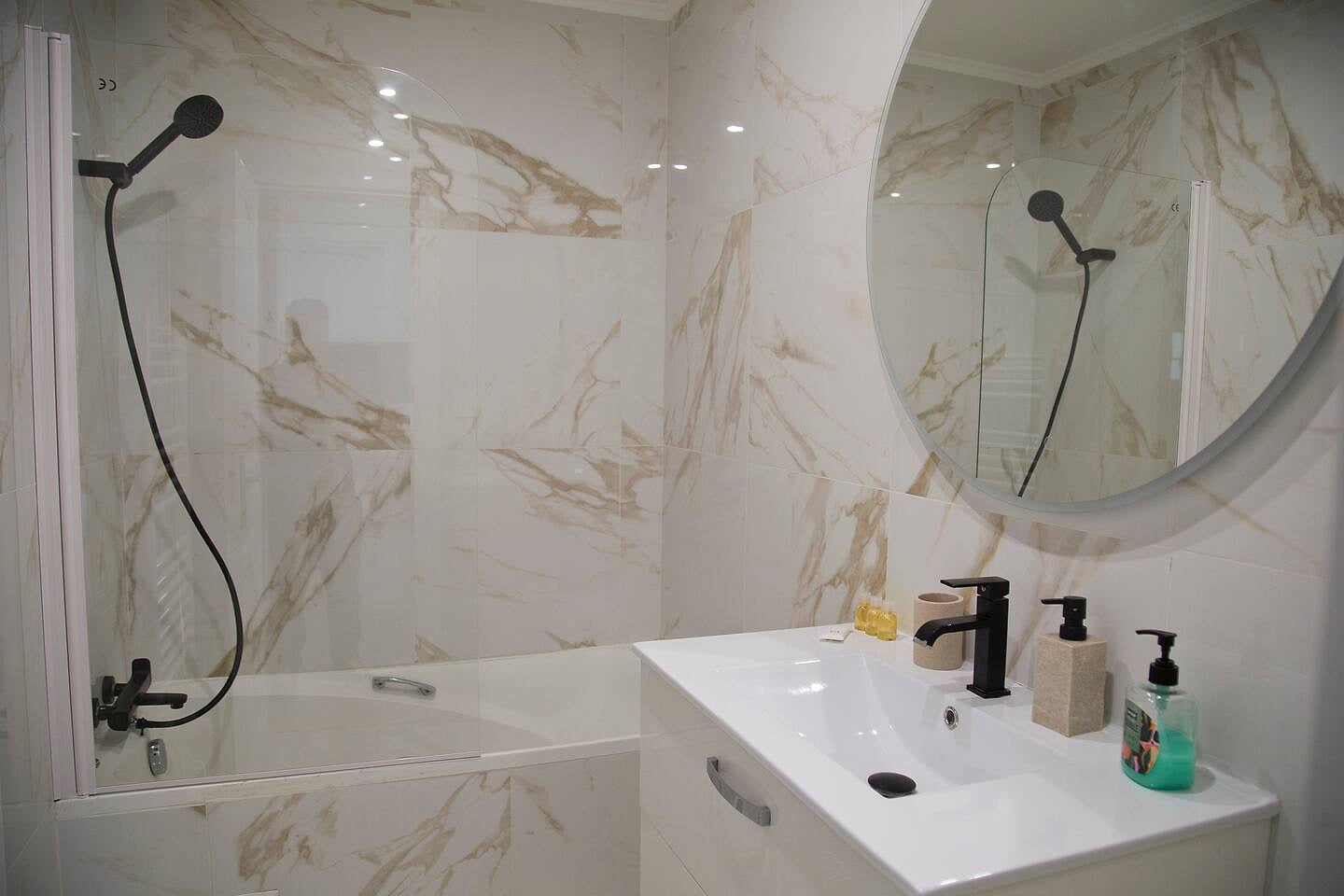 Great 1 bedroom Famous rue Saint André des Arts