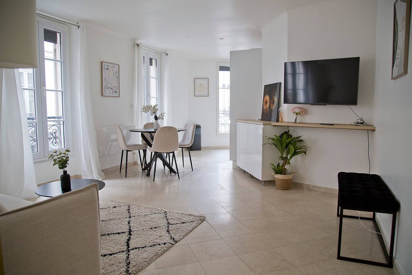 Great 1 bedroom Famous rue Saint André des Arts