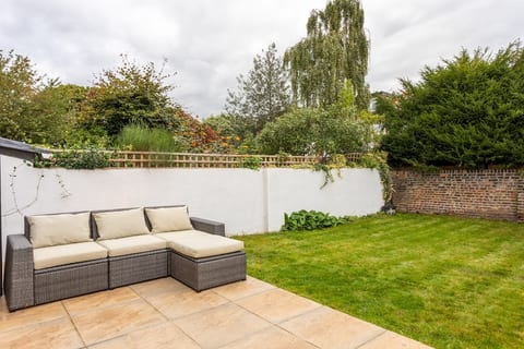 Newly modernised family friendly 3 bedroom home image 3