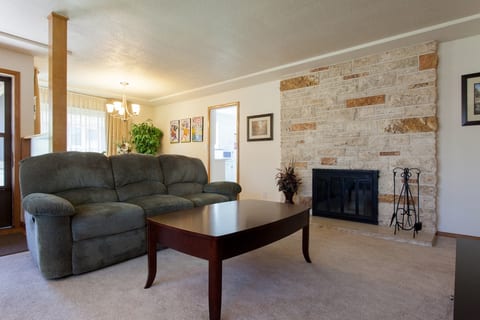 Central Air Near Providence Hospital - 1100 Sq Ft