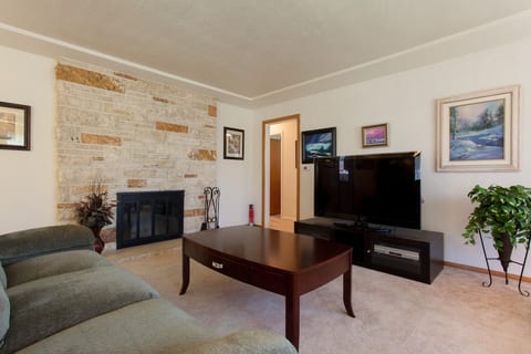 Central Air Near Providence Hospital - 1100 Sq Ft