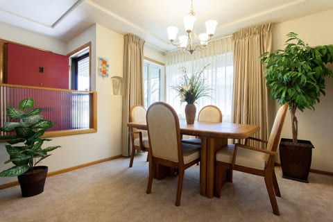Central Air Near Providence Hospital - 1100 Sq Ft
