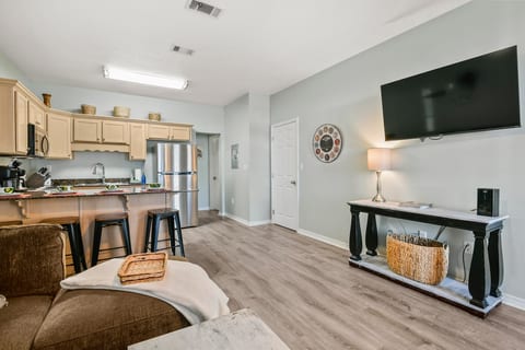 3Bed/3Bath (87A) Townhouse NEAR Beach image 5