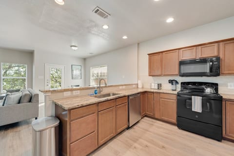 Frisco-Little Elm Getaway Pets Welcome! Long Stays image 4