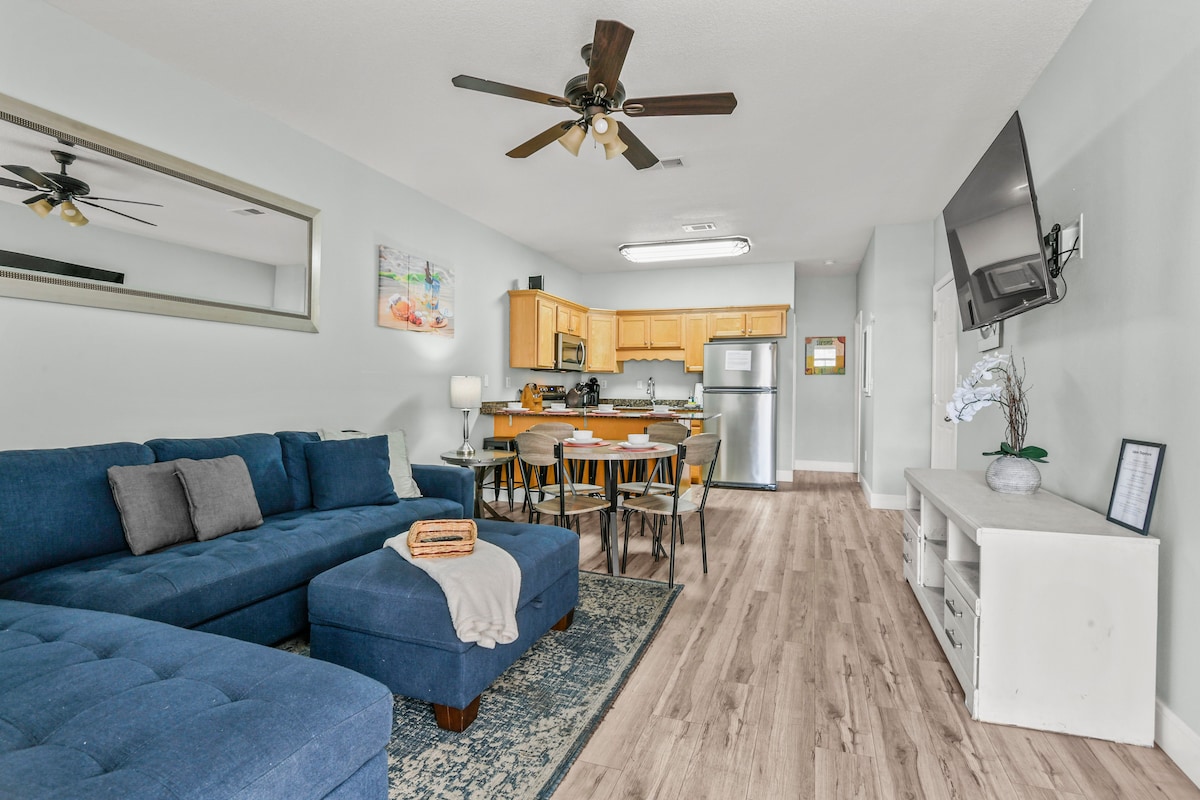 3Bed/3Bath (85B) Townhouse Close to Beach image 1