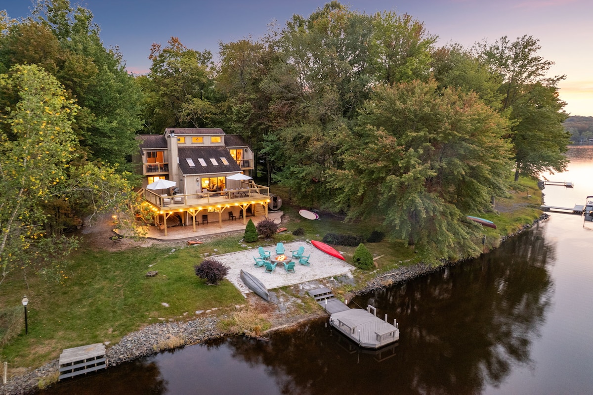 NEW! Lakefront Retreat w / Sauna, Firepit & Kayaks image 1