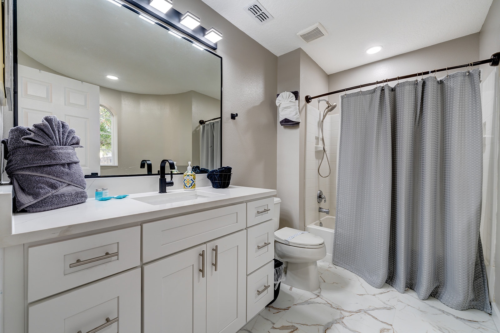 front-upstairs-master/