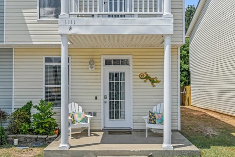 3Bed/3Bath Townhome (11), 1 block from the beach image 5