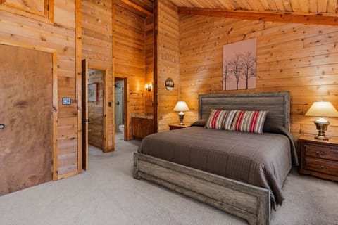 Master Bedroom with King Bed (2nd Floor)