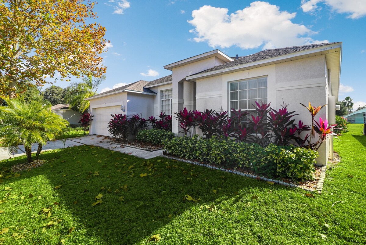 grand-luxury-deluxe-4br-pool-home-near-disney/