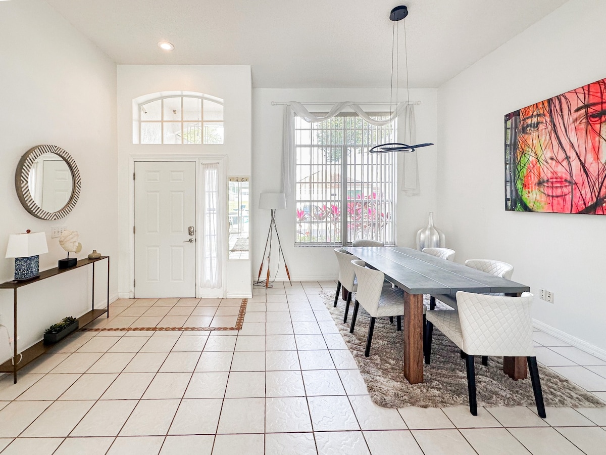 grand-luxury-deluxe-4br-pool-home-near-disney/